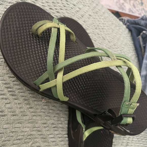 Chaco sandals EUC two-toned green adjustable straps for size 8-9 
Smoke free - Picture 4 of 5